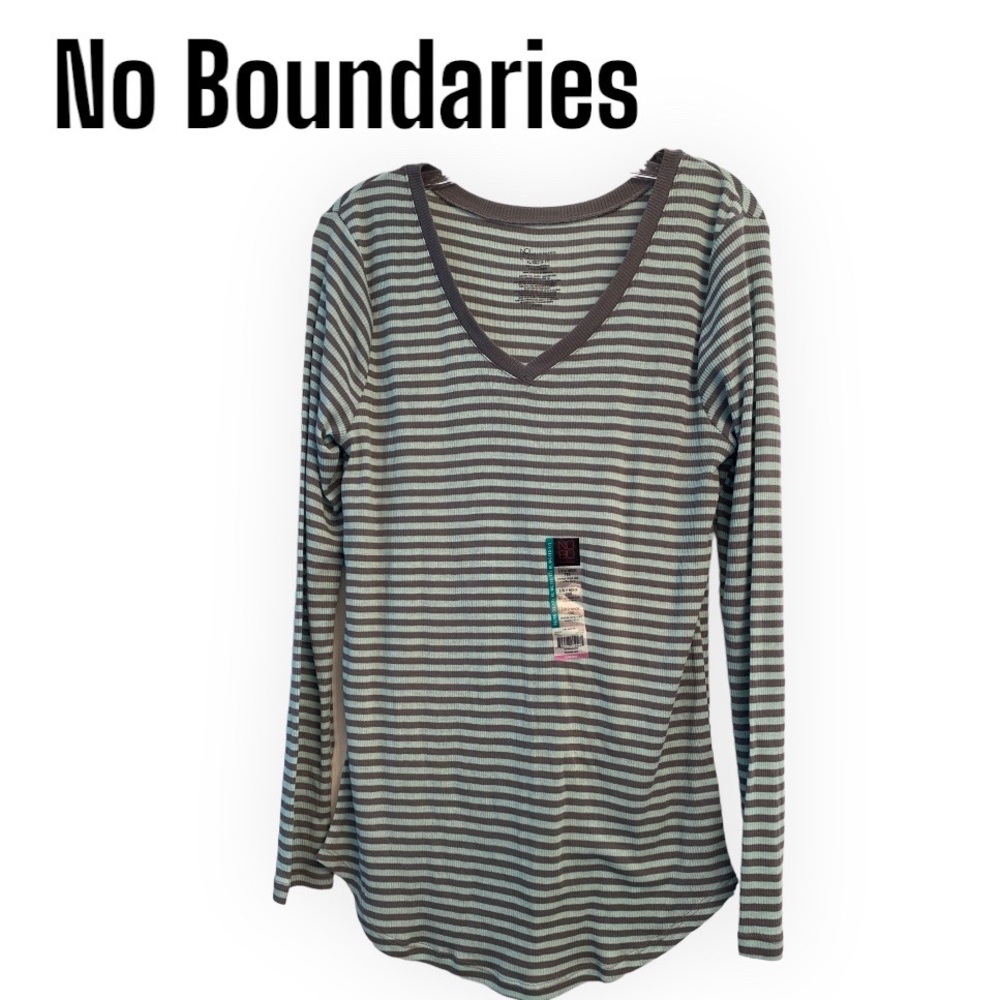 No Boundaries Long Sleeve gray & blue striped v- neck sweater Xl NWT